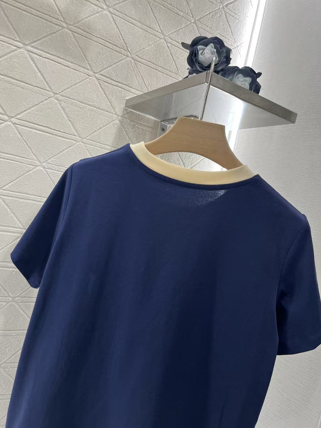round neck embroidered t-shirt