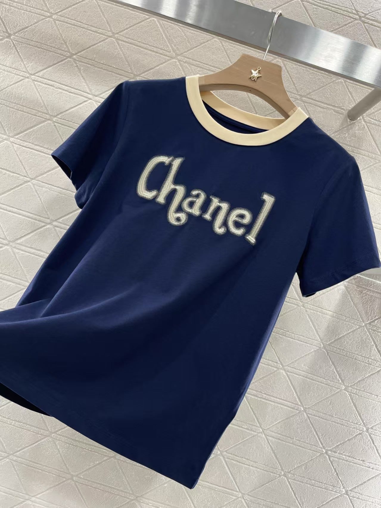round neck embroidered t-shirt