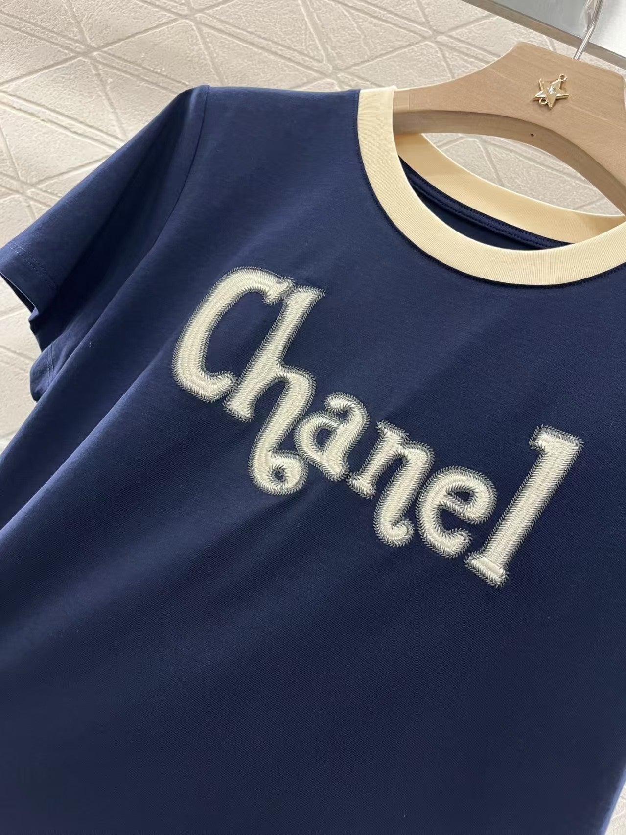 round neck embroidered t-shirt