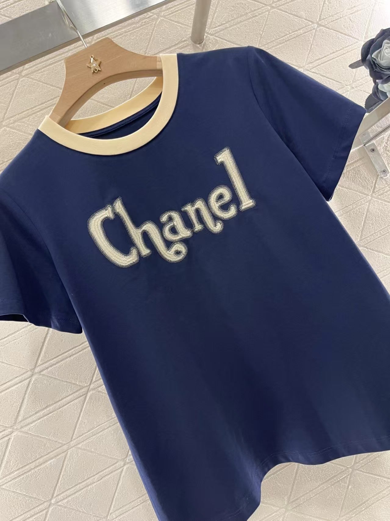 round neck embroidered t-shirt