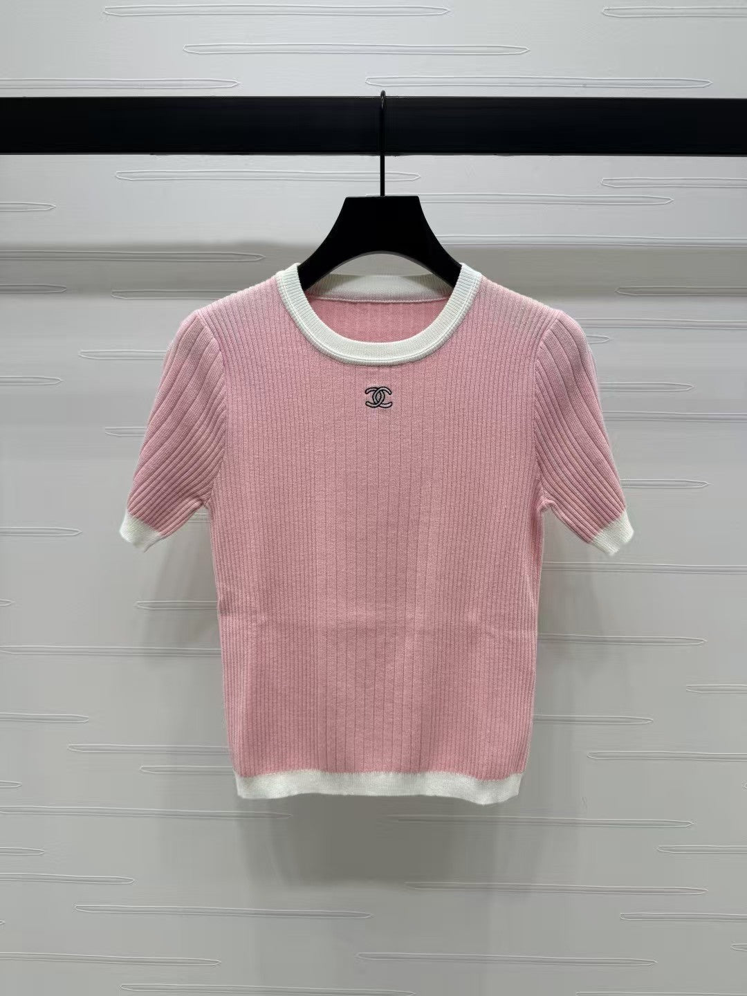 Round neck slim fit knitted short sleeves