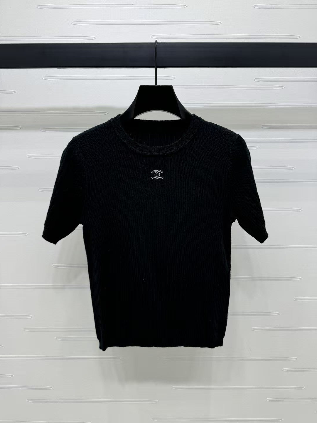 Round neck slim fit knitted short sleeves