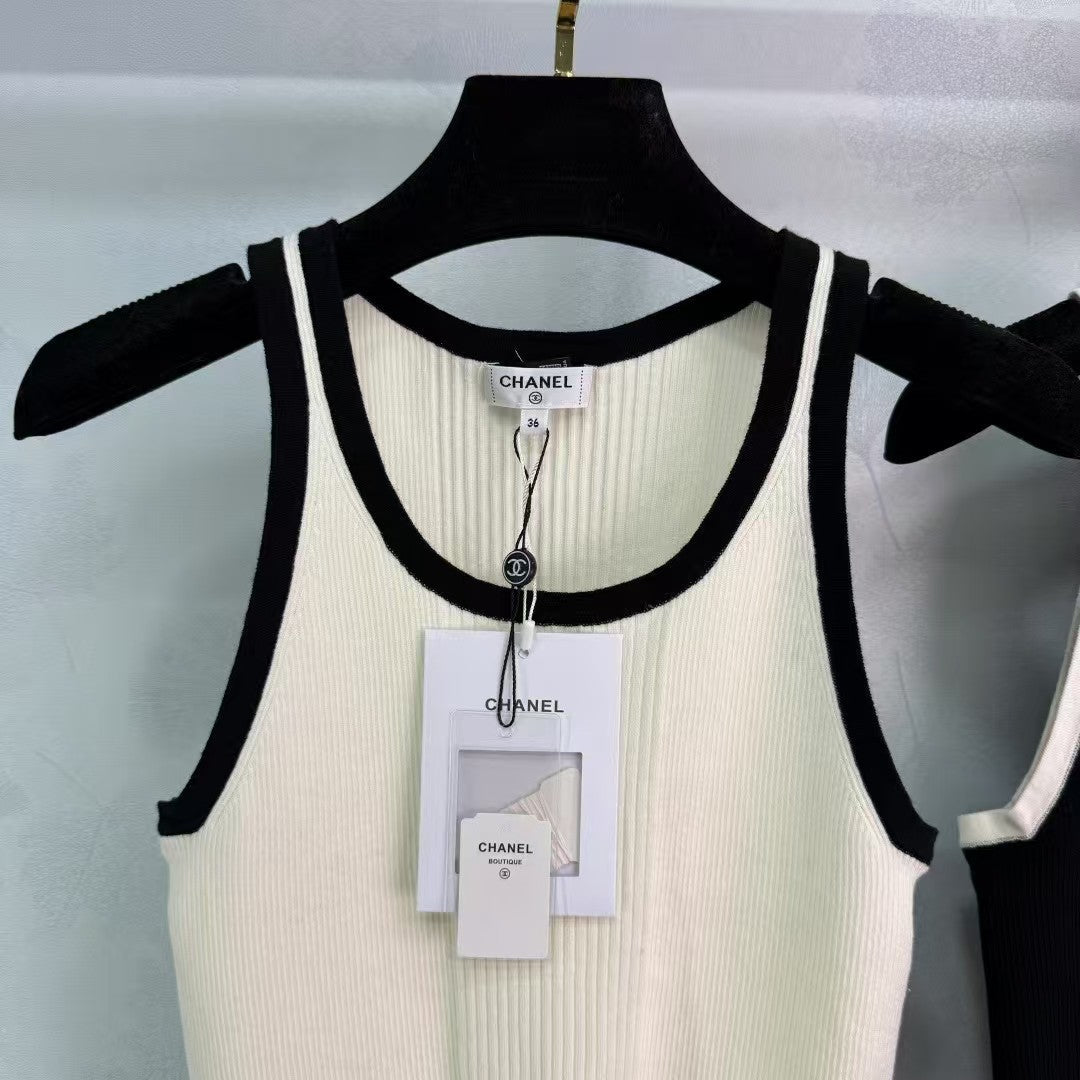 Panda color knitted vest