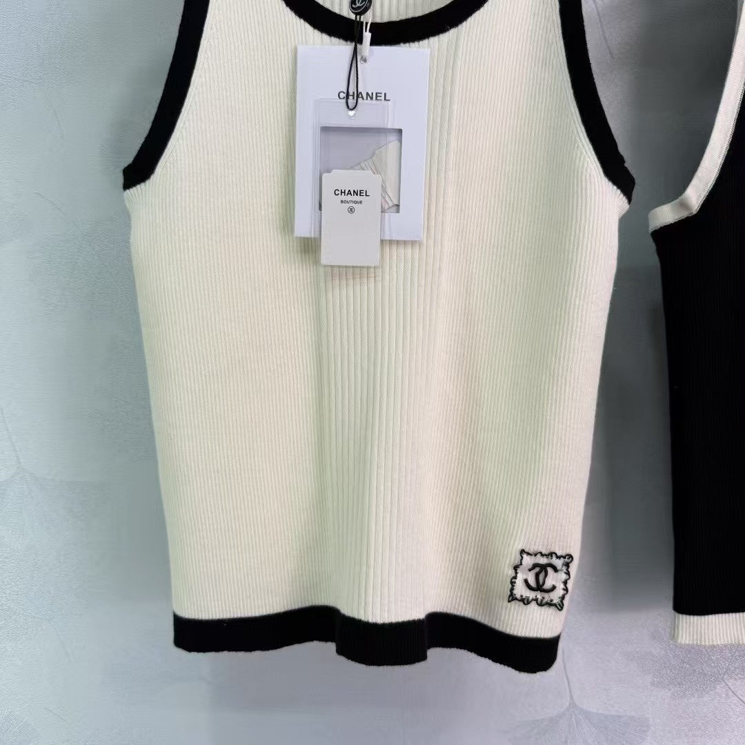 Panda color knitted vest