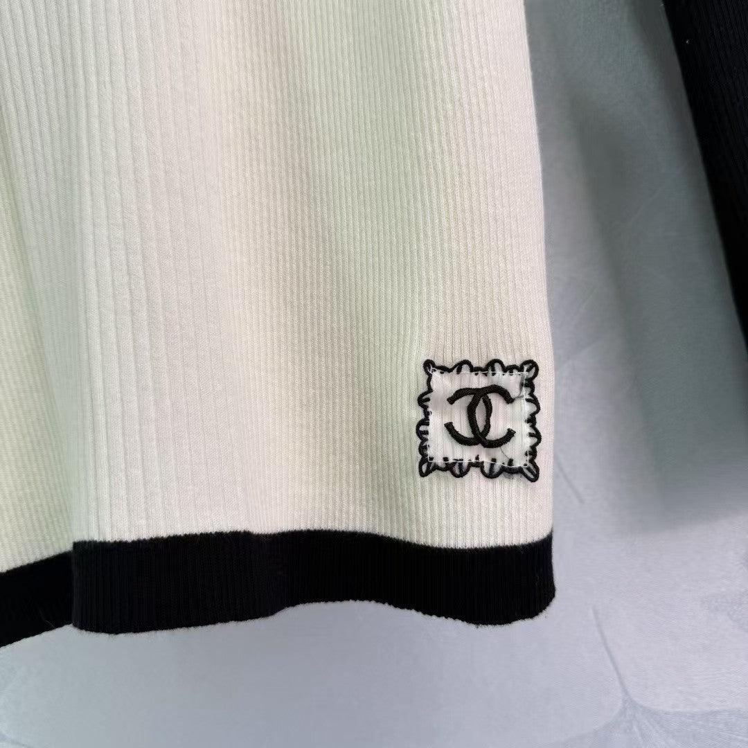 Panda color knitted vest