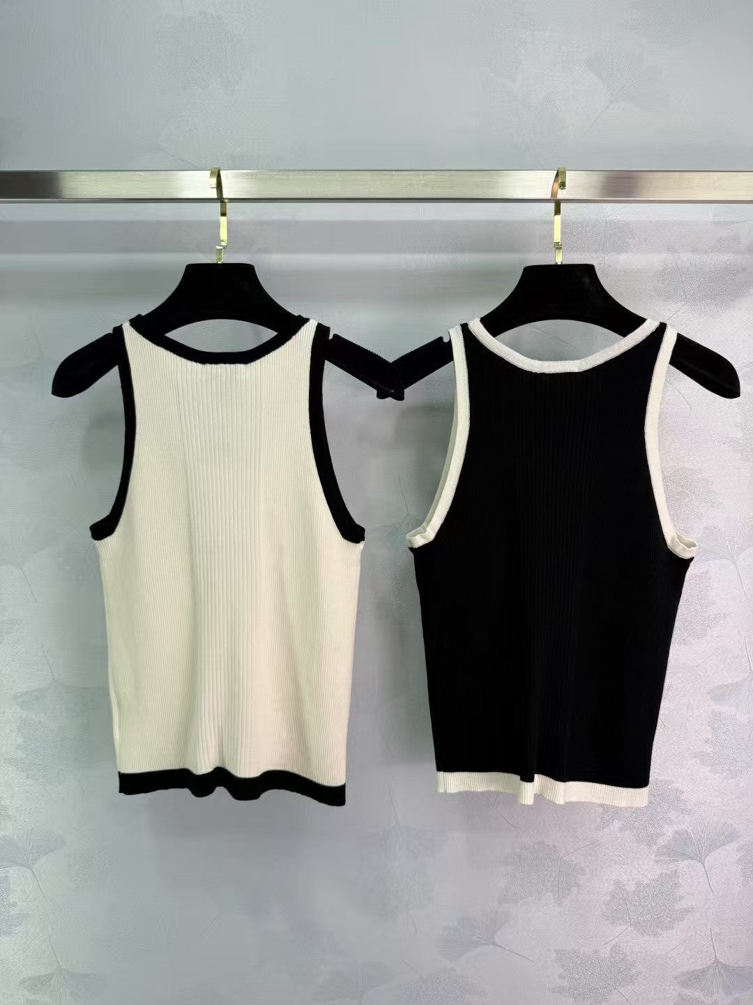 Panda color knitted vest