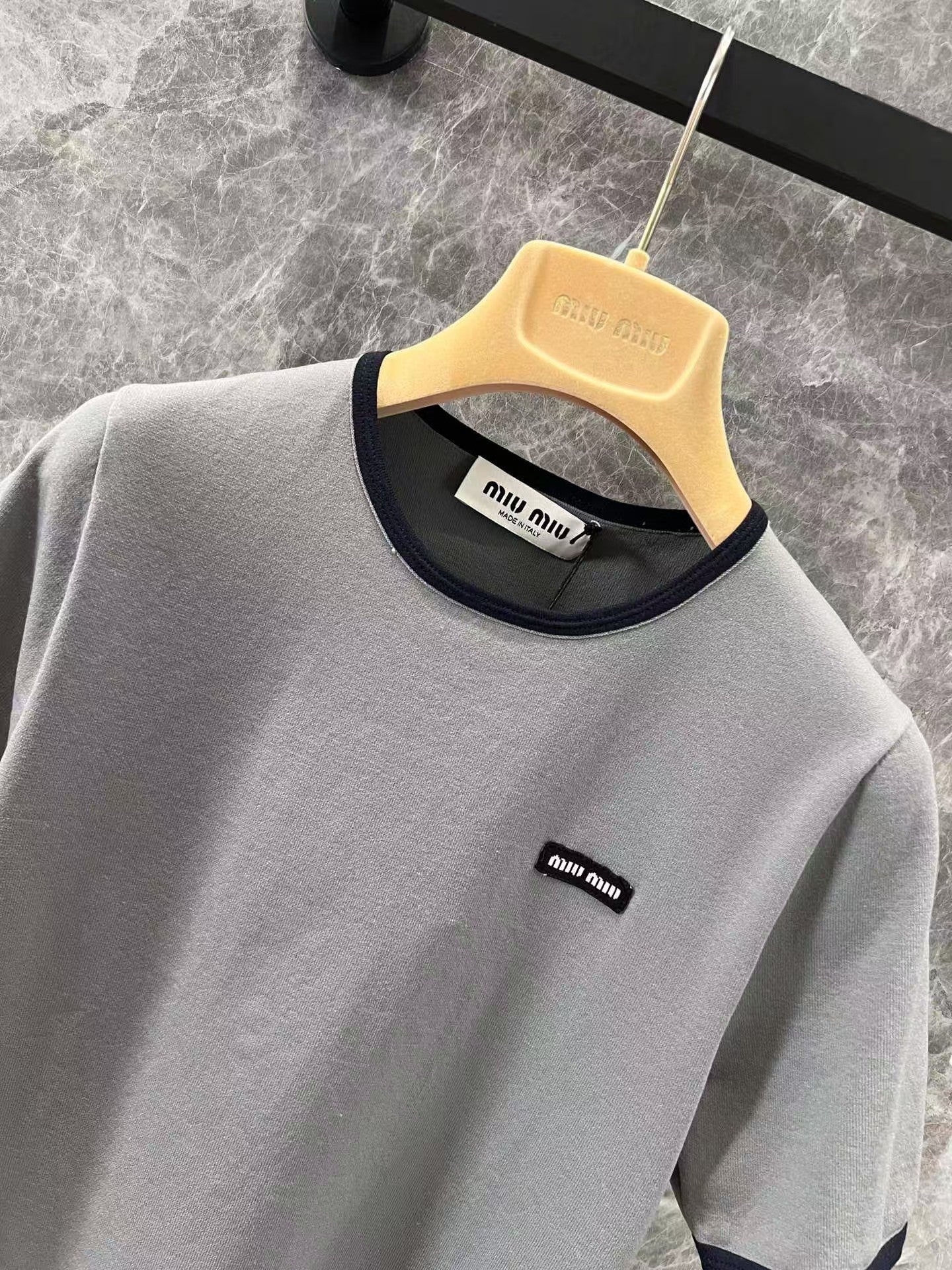 Contrast color knitted crew neck short sleeve top