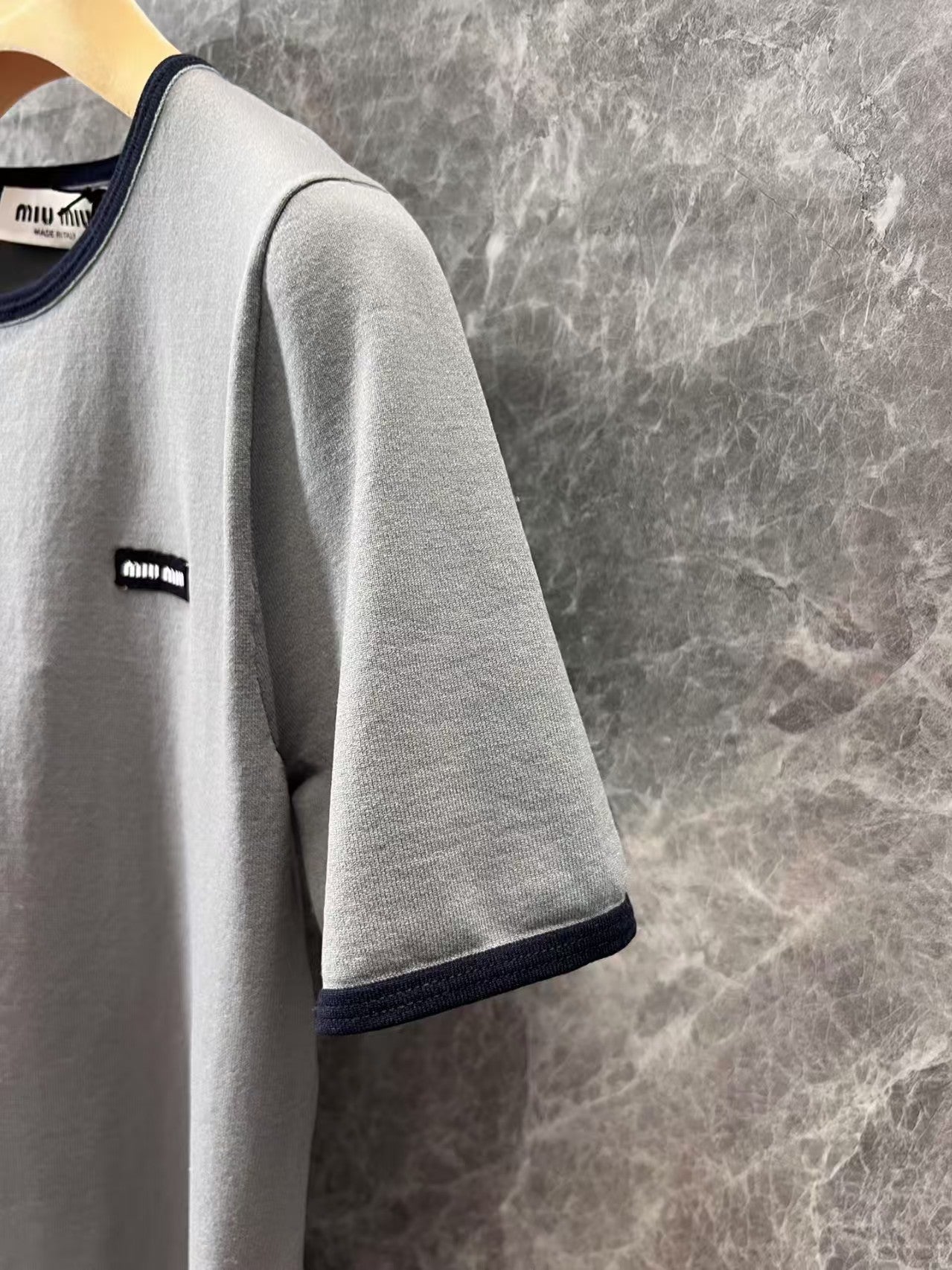 Contrast color knitted crew neck short sleeve top