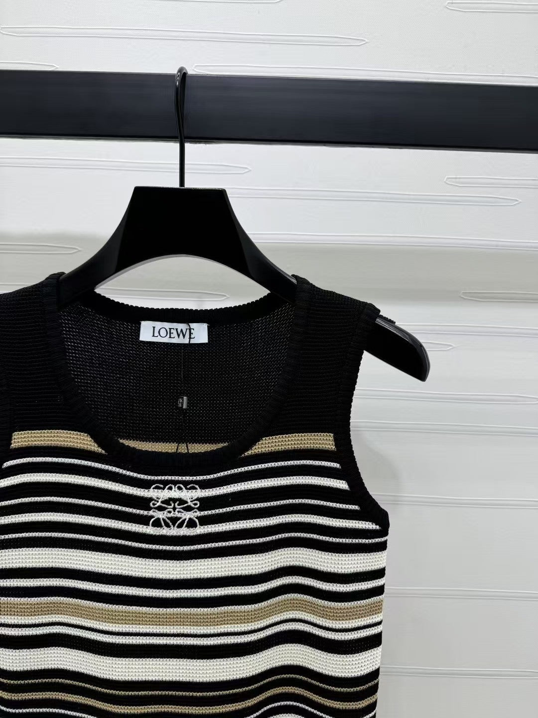 Spring/Summer U-neck striped knitted vest