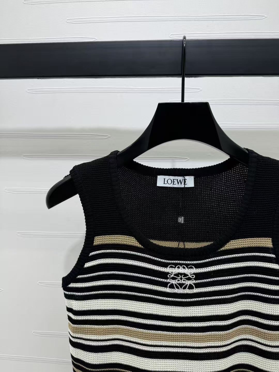 Spring/Summer U-neck striped knitted vest