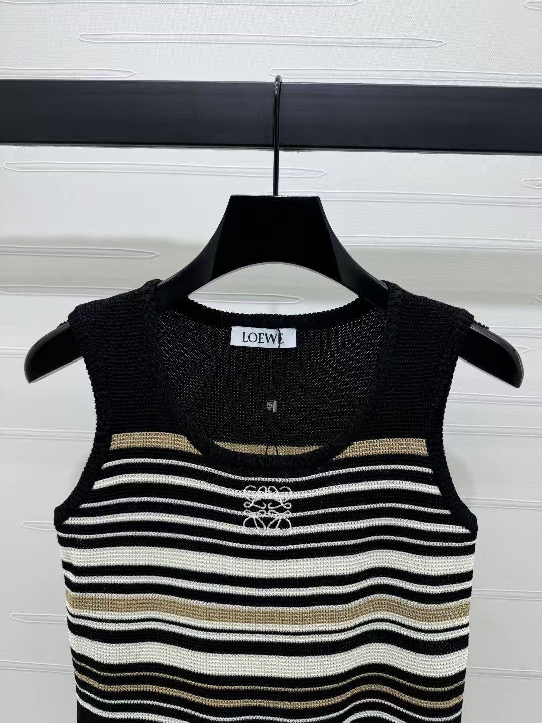 Spring/Summer U-neck striped knitted vest