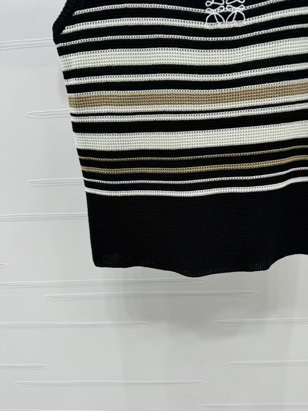 Spring/Summer U-neck striped knitted vest