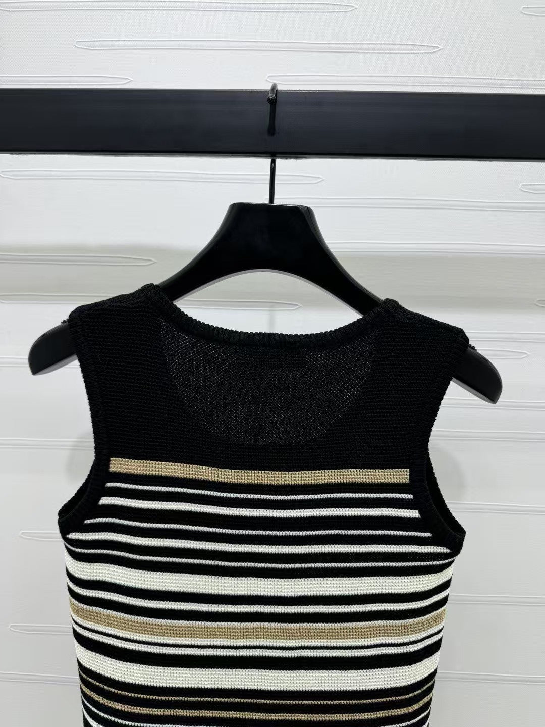 Spring/Summer U-neck striped knitted vest