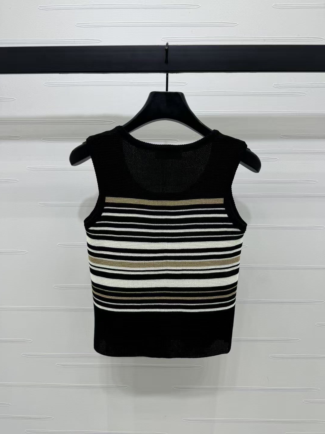Spring/Summer U-neck striped knitted vest