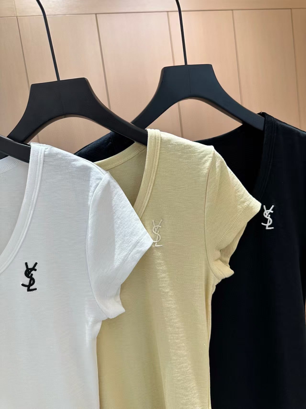 25 New Contrast Color Embroidery Short Sleeve T-shirt