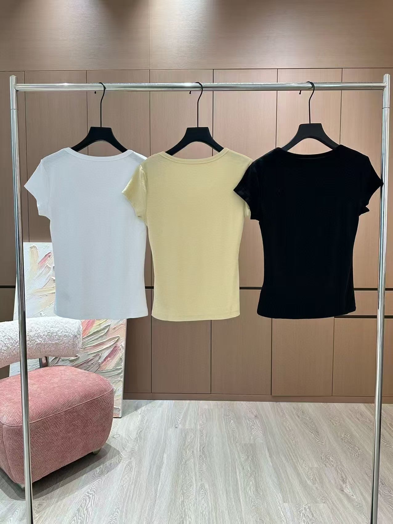 25 New Contrast Color Embroidery Short Sleeve T-shirt