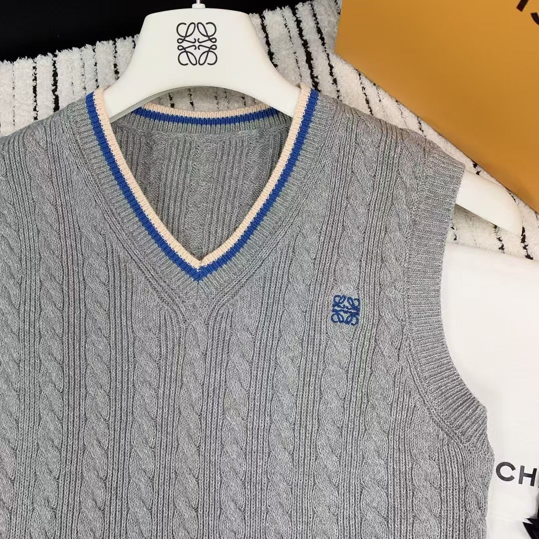 Spring and summer new v-neck embroidered knitted vest