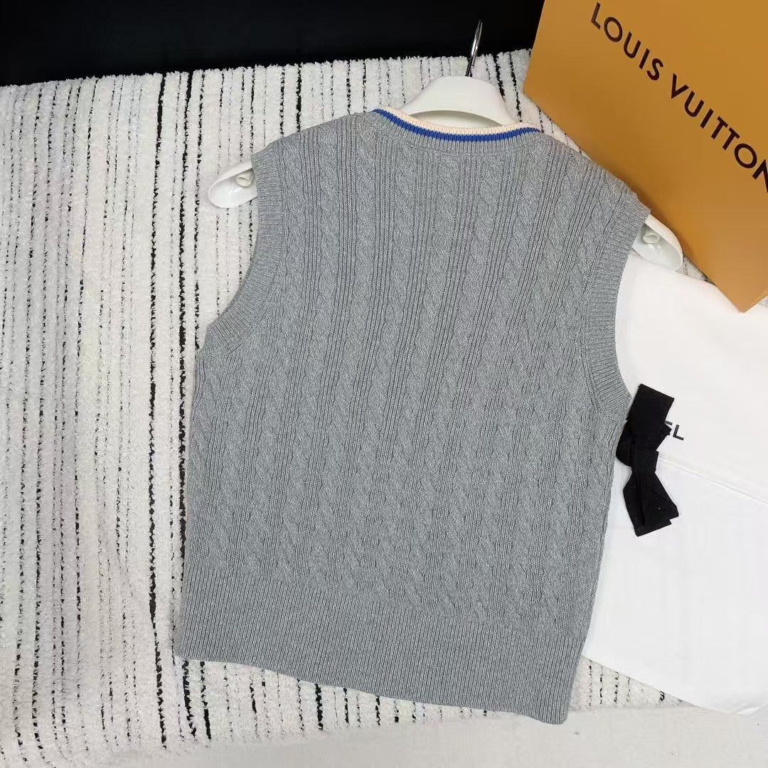 Spring and summer new v-neck embroidered knitted vest