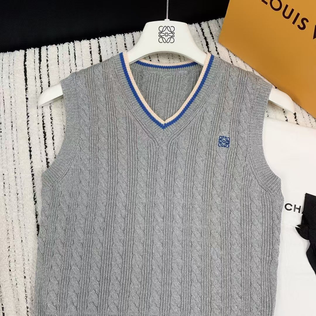 Spring and summer new v-neck embroidered knitted vest
