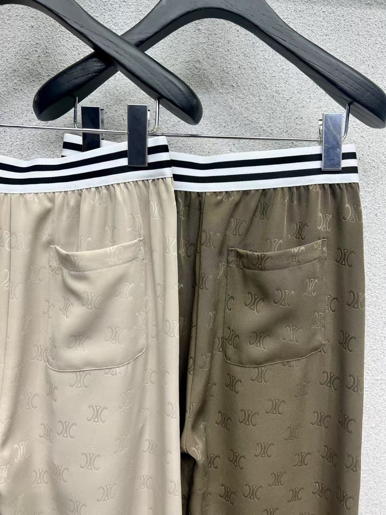 25 Web Embossed Casual Pants