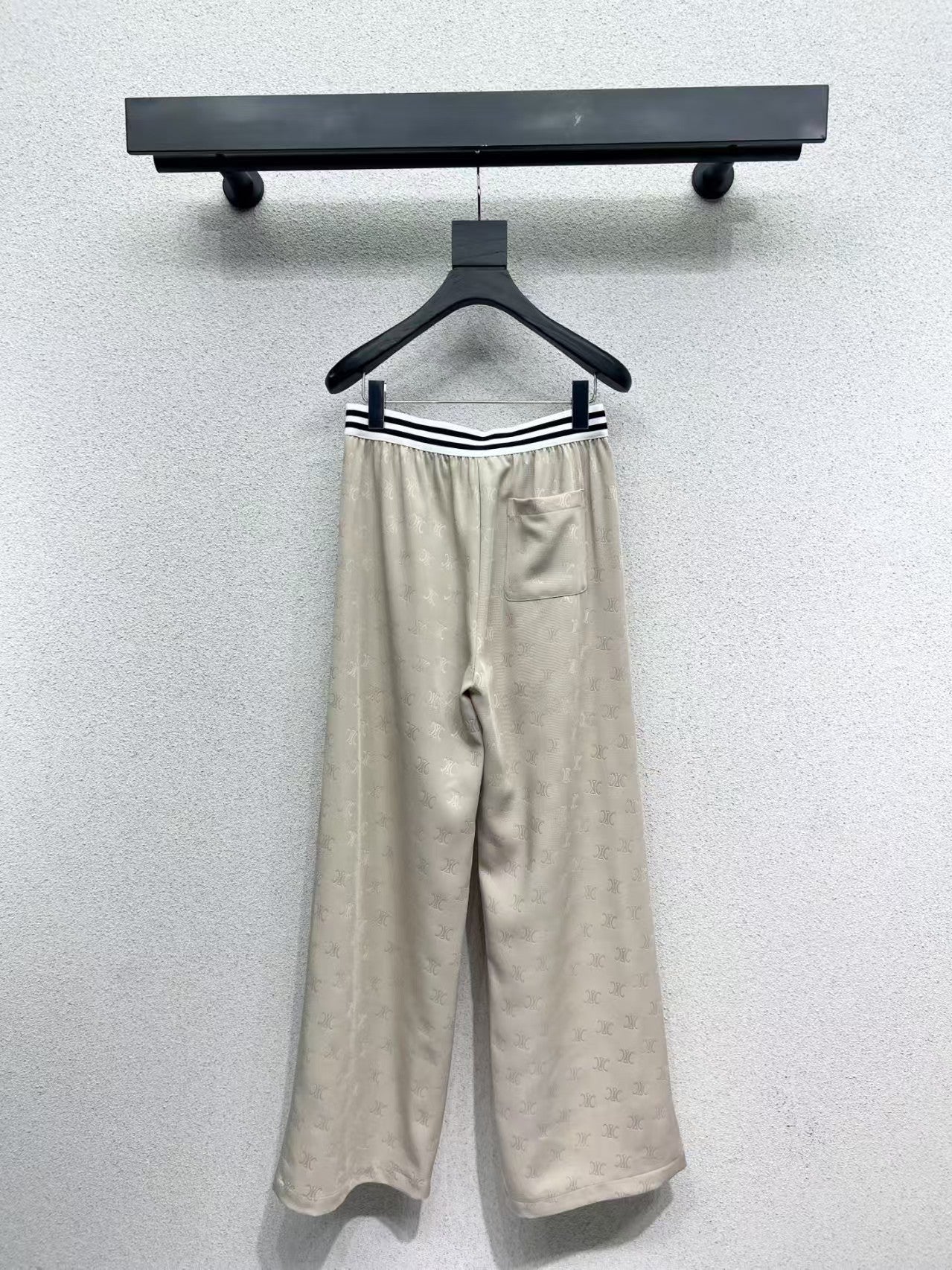 25 Web Embossed Casual Pants