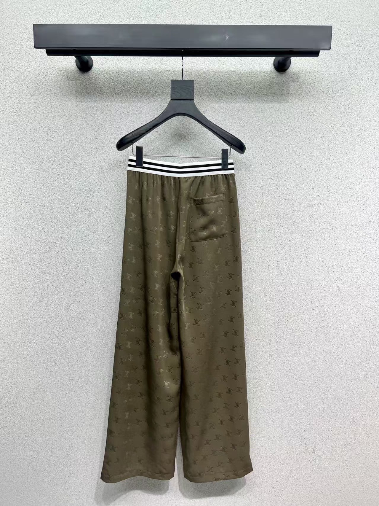 25 Web Embossed Casual Pants