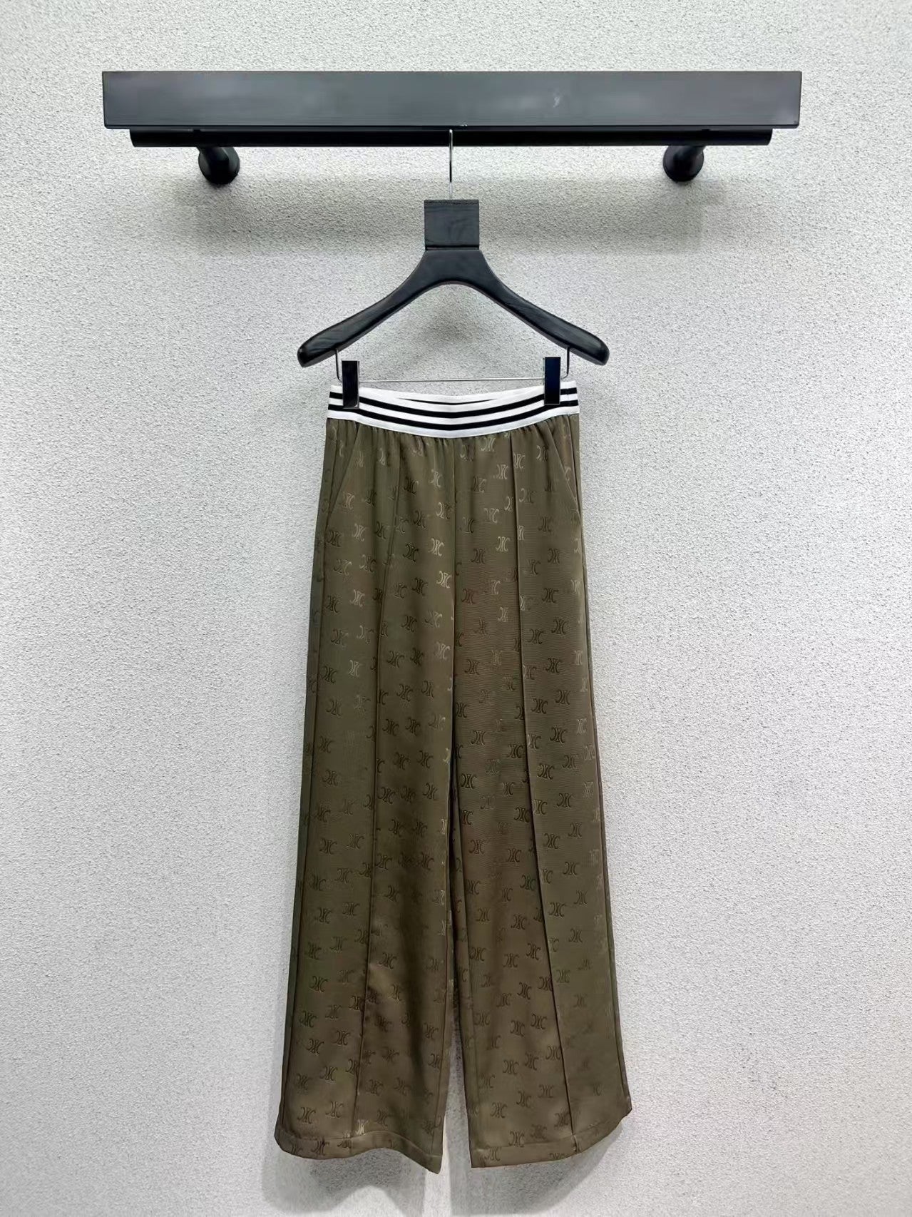 25 Web Embossed Casual Pants