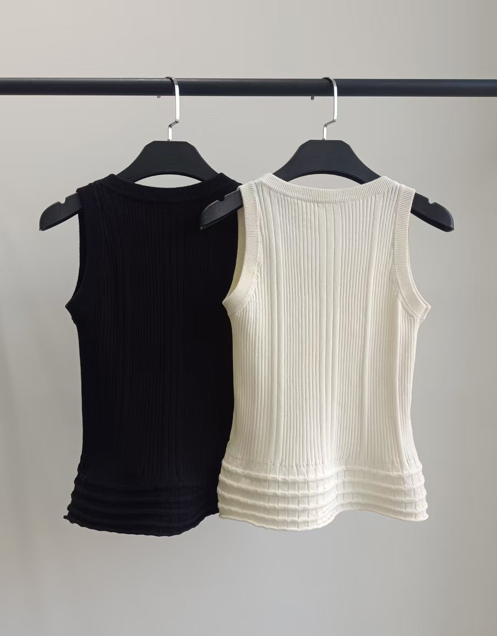 Knitted camisole with logo on chest