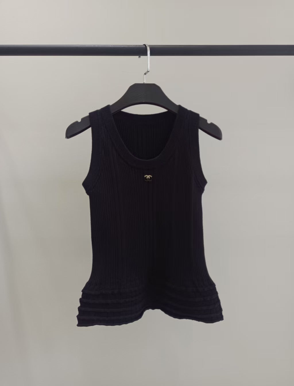 Knitted camisole with logo on chest