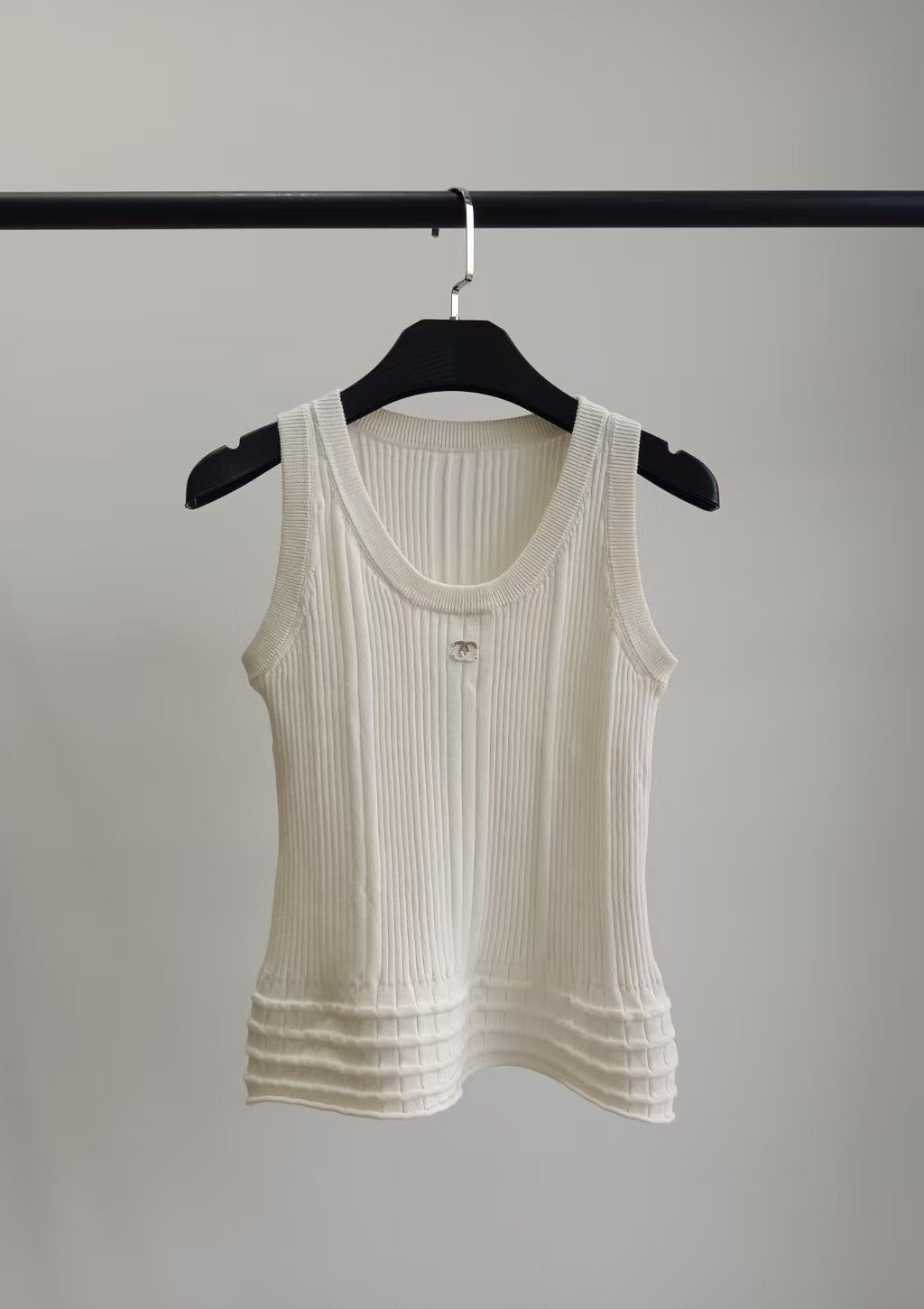 Knitted camisole with logo on chest