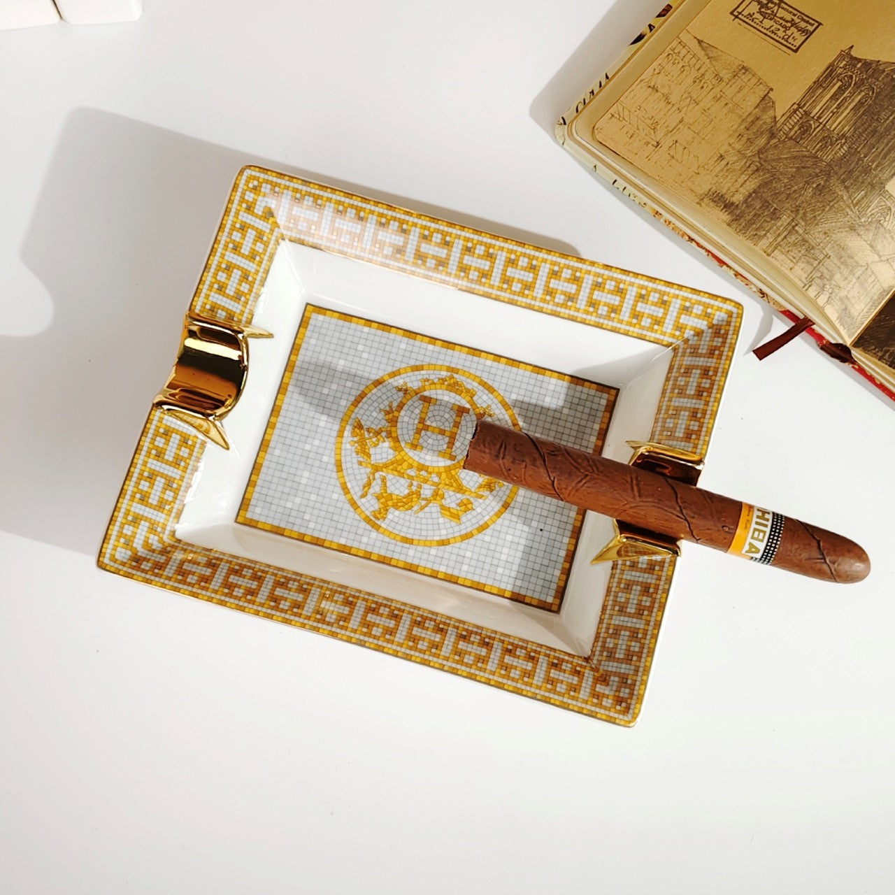 Classic luxury antique porcelain ashtray