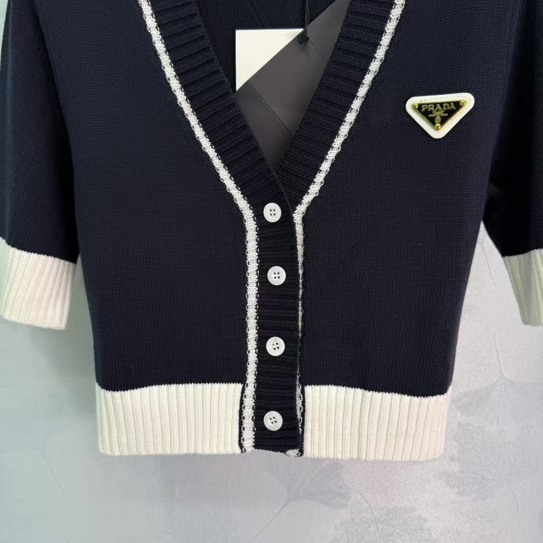 Contrast color knitted cardigan