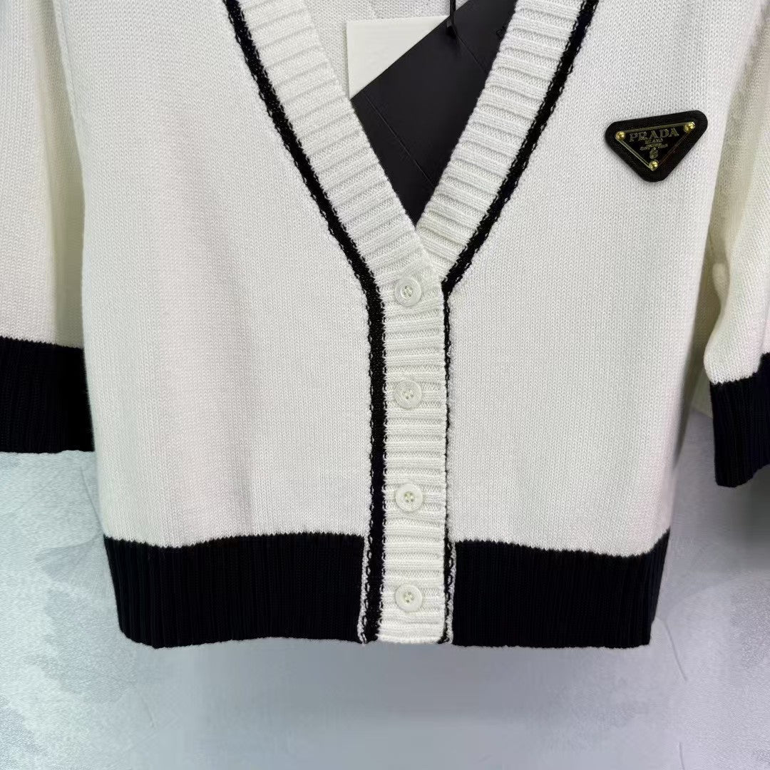 Contrast color knitted cardigan