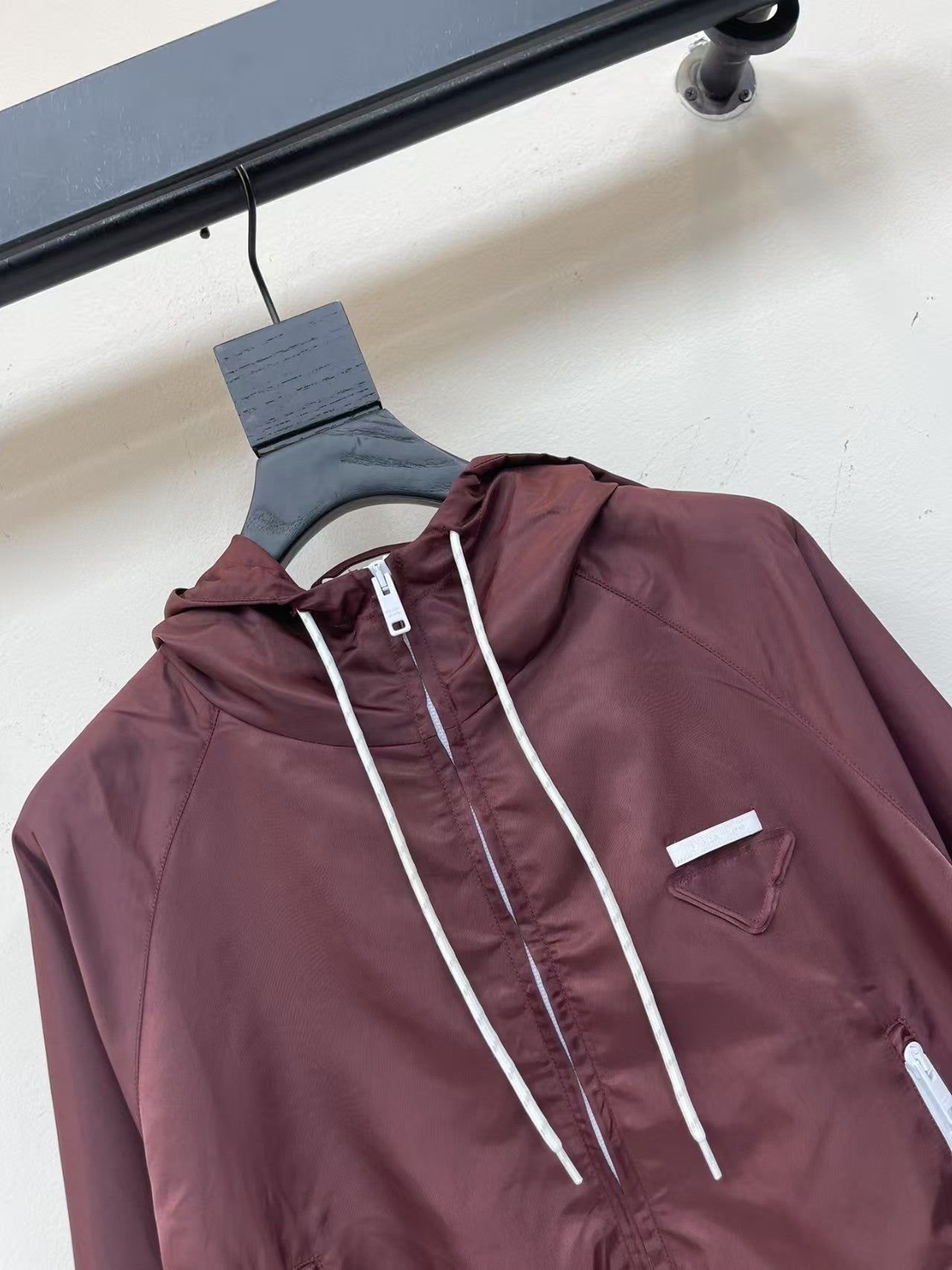 Triangle Logo Lightweight Short Hooded Jacket