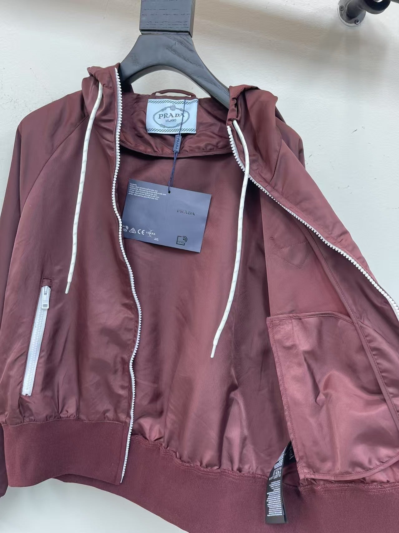 Triangle Logo Lightweight Short Hooded Jacket