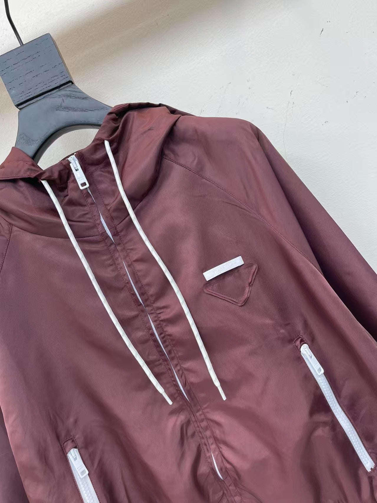 Triangle Logo Lightweight Short Hooded Jacket