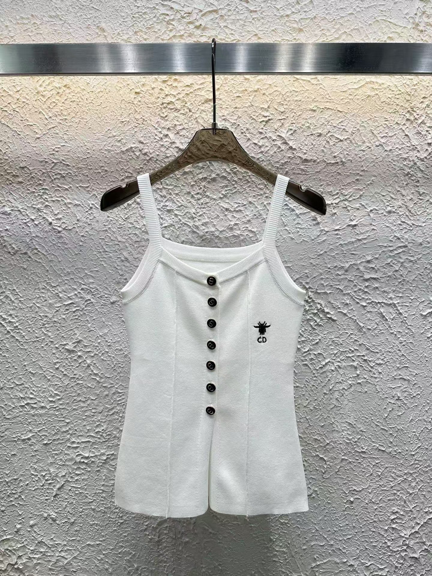 Button knitted suspenders
