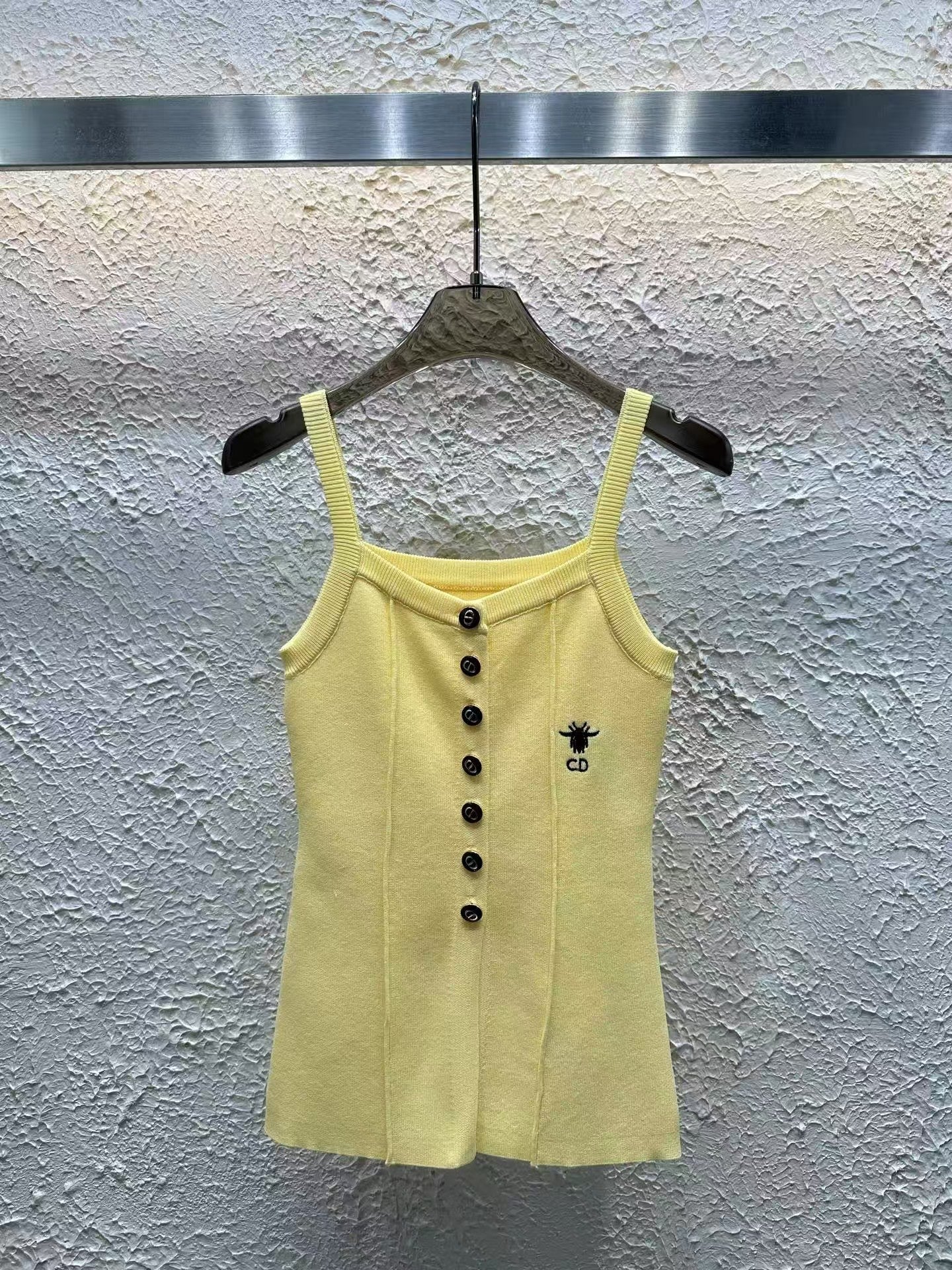 Button knitted suspenders