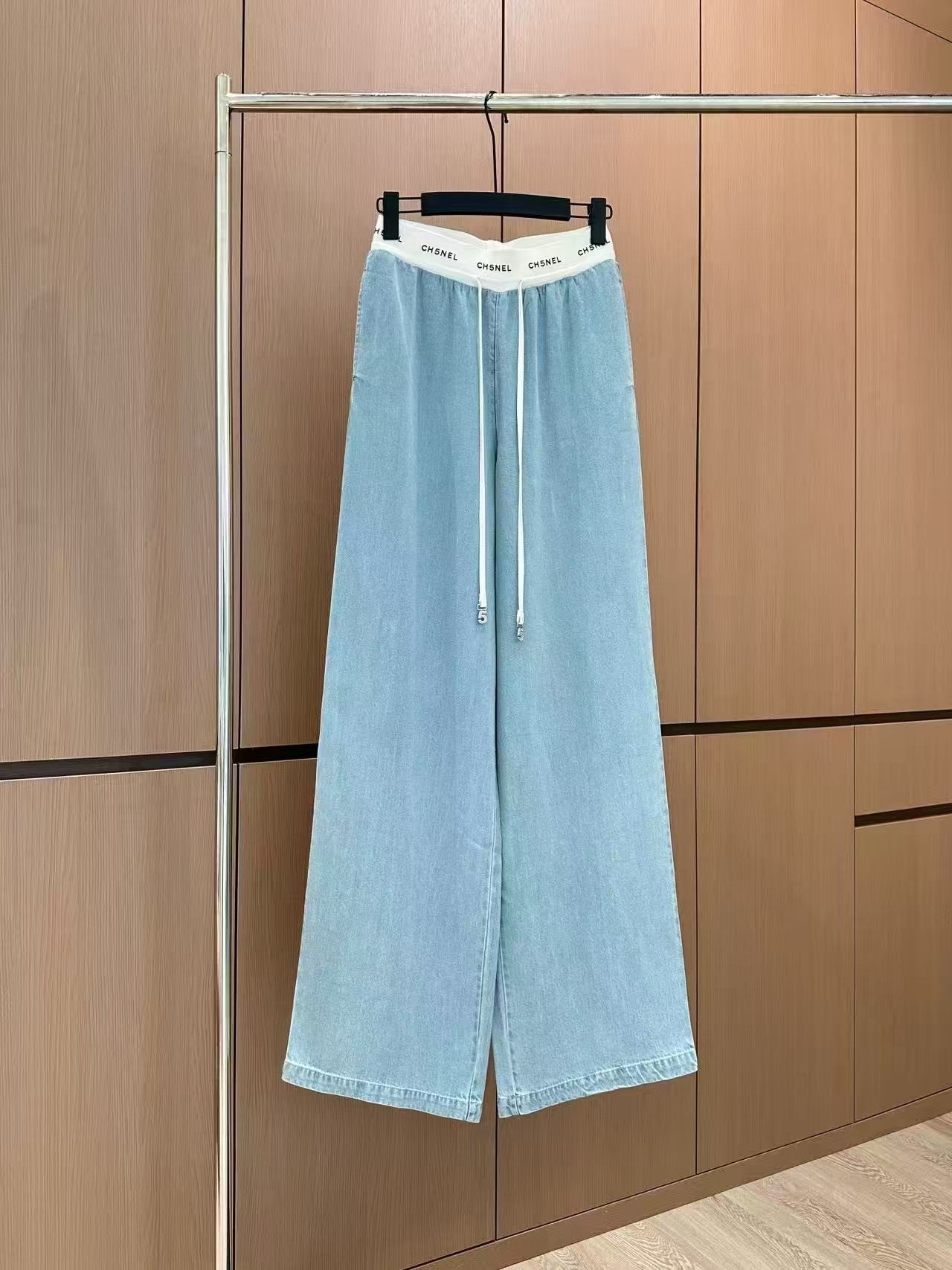 Contrast color drawstring panel Tencel jeans