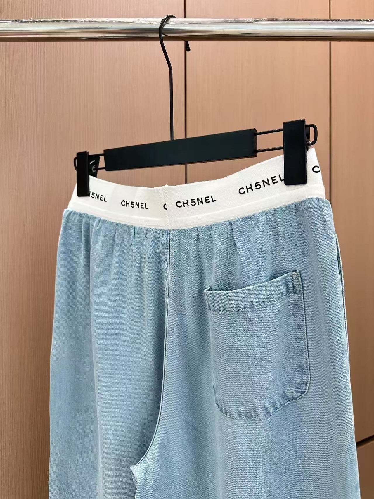 Contrast color drawstring panel Tencel jeans