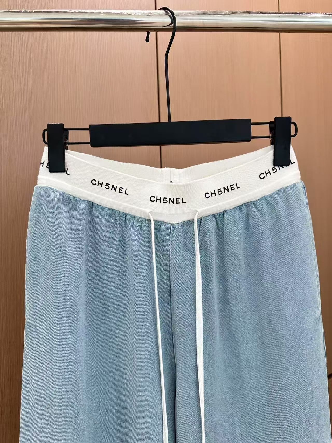 Contrast color drawstring panel Tencel jeans