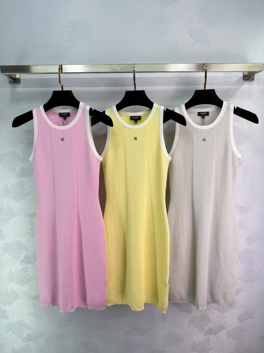 New knitted round neck vest dress