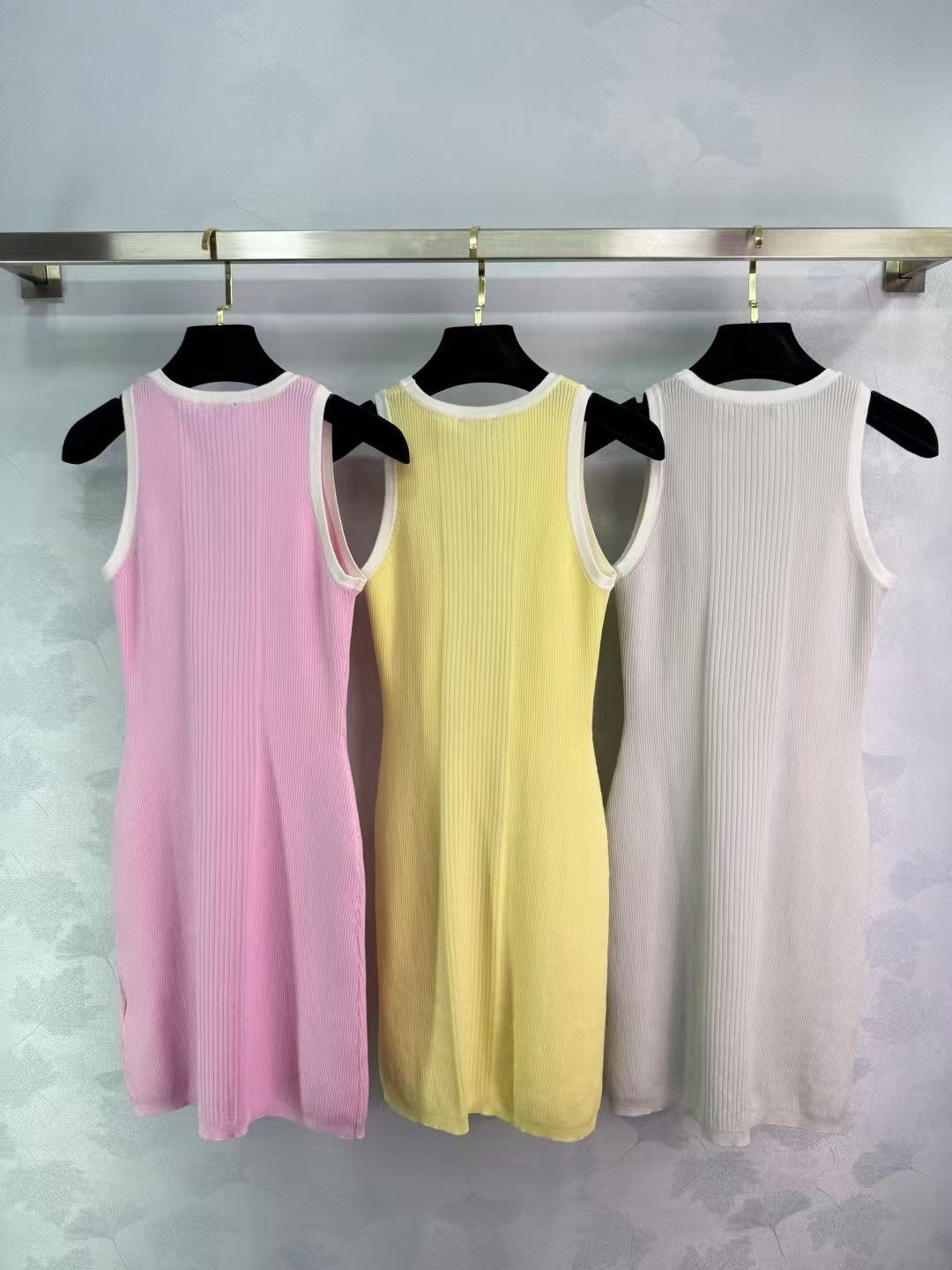 New knitted round neck vest dress