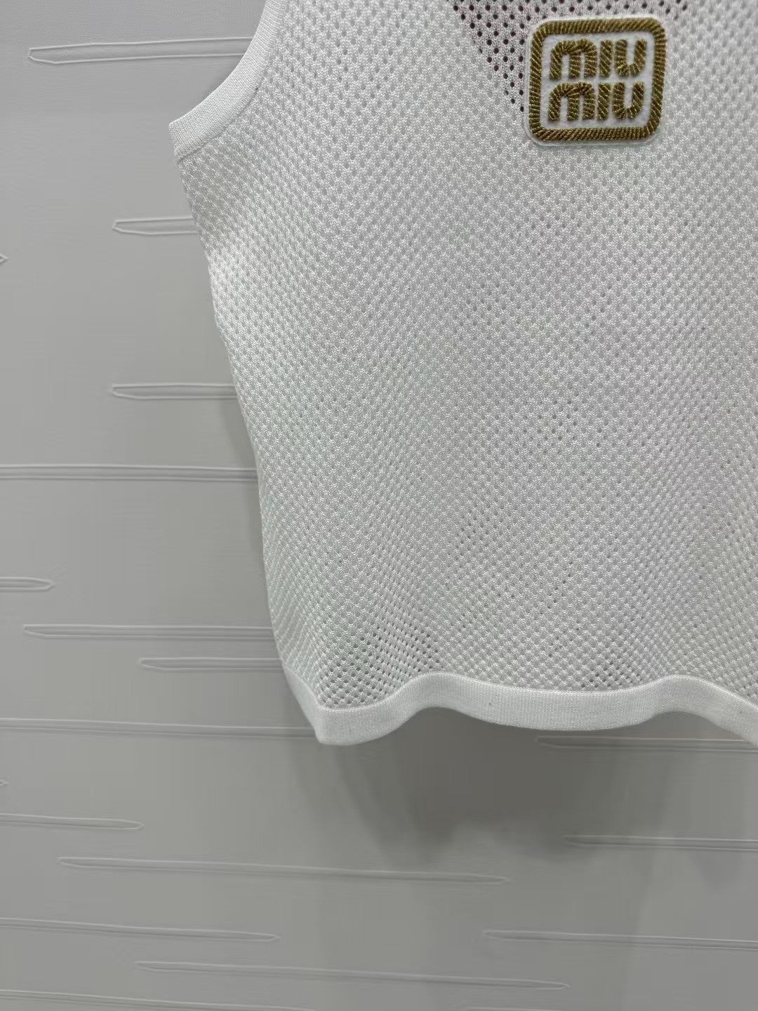 Hollow crew neck knitted vest