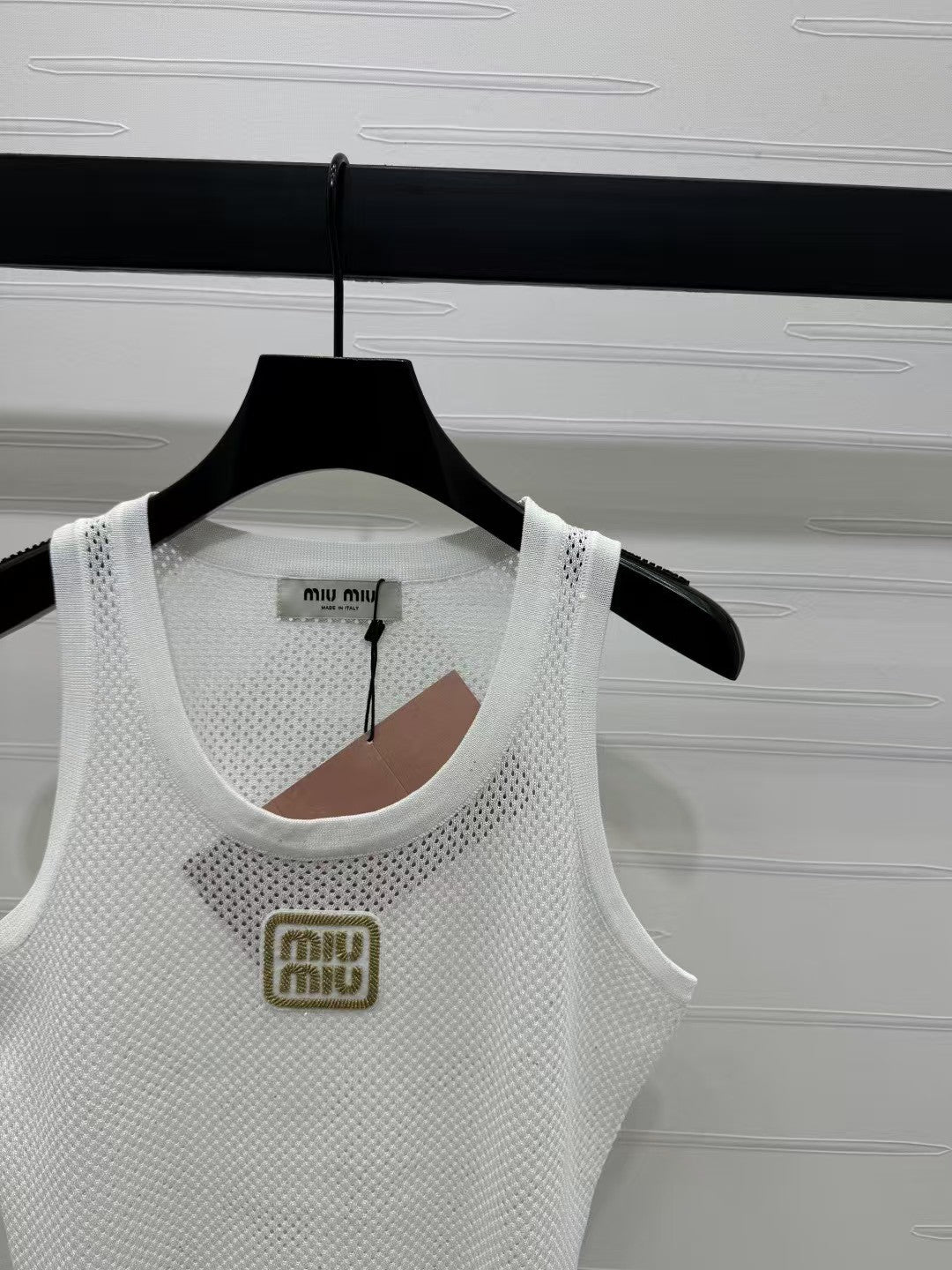 Hollow crew neck knitted vest