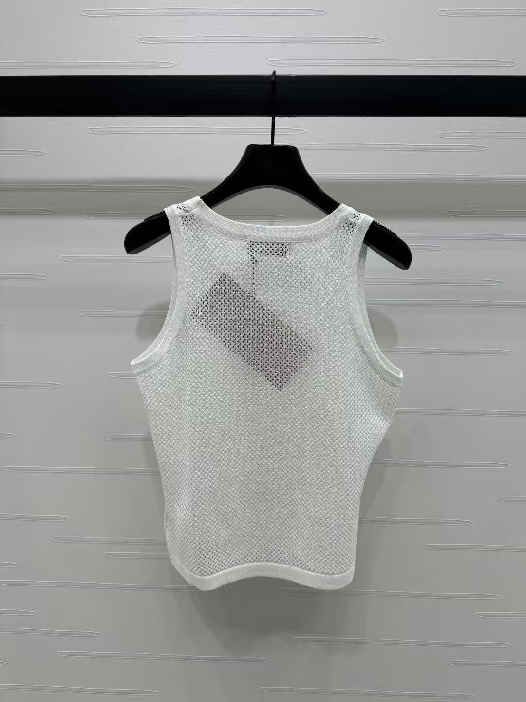 Hollow crew neck knitted vest