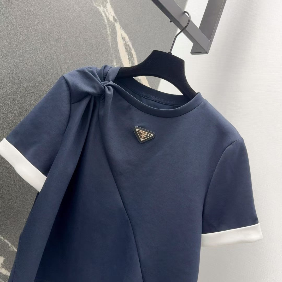 Triangle logo twist short sleeves with slit skirt