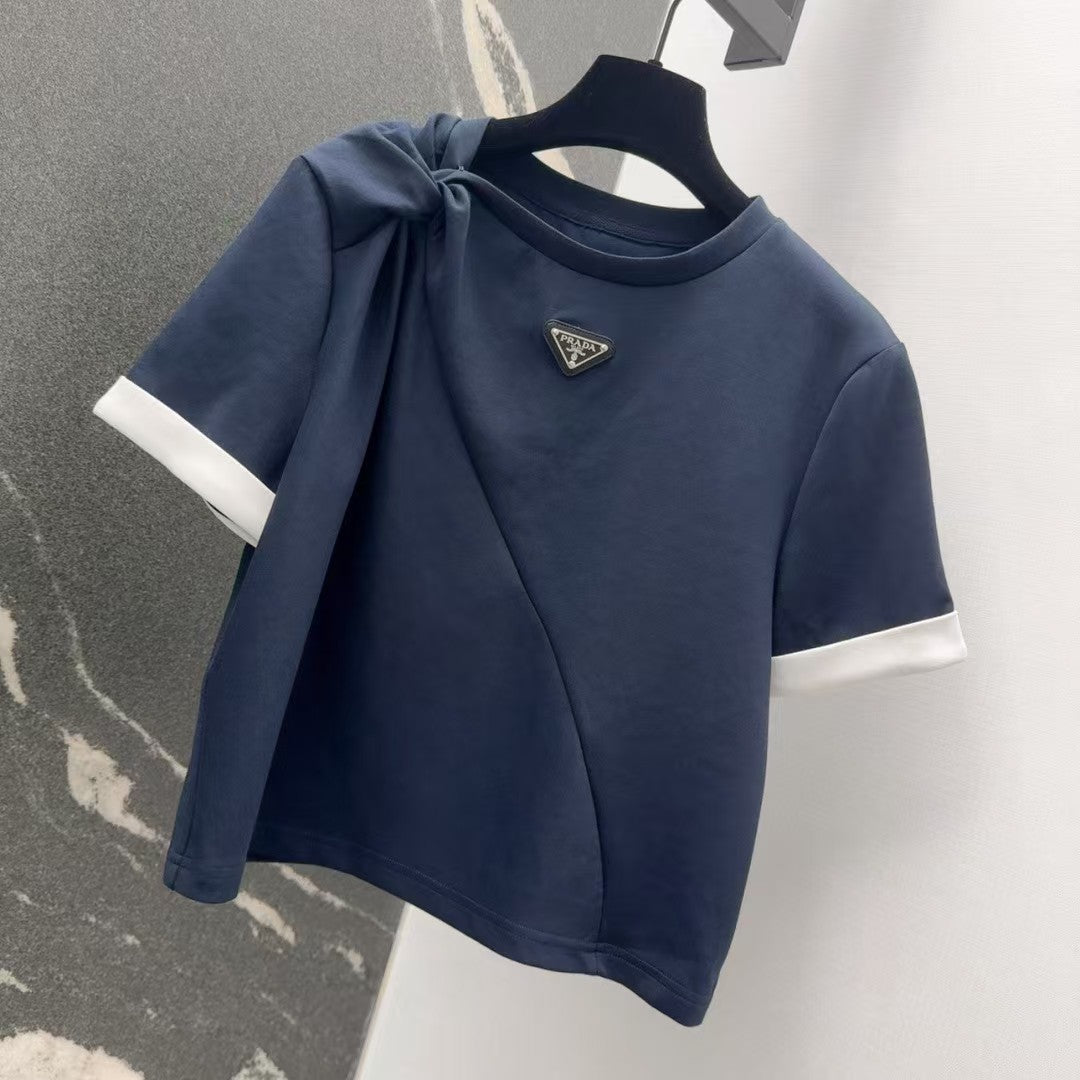 Triangle logo twist short sleeves with slit skirt