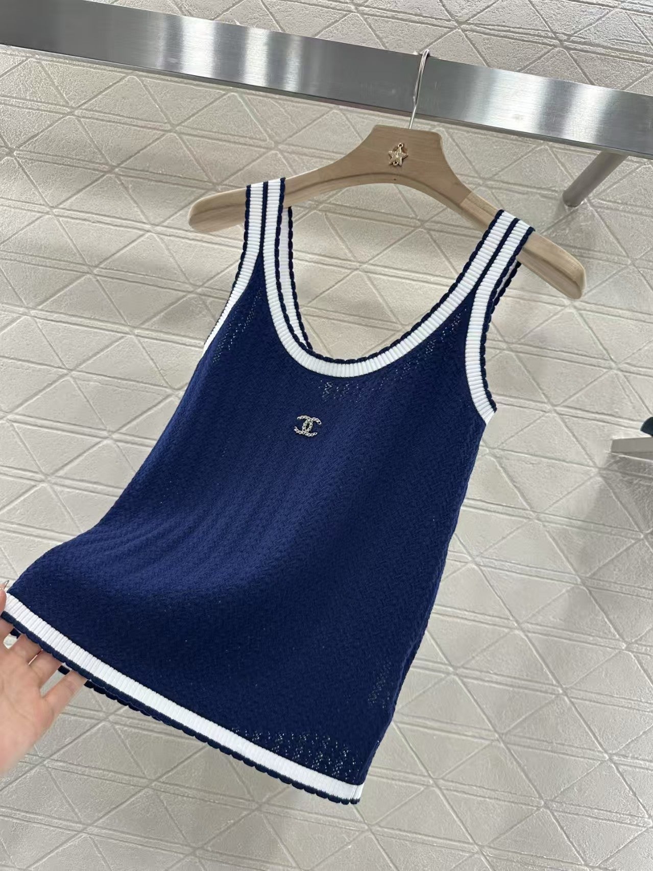 Contrast knitted suspenders