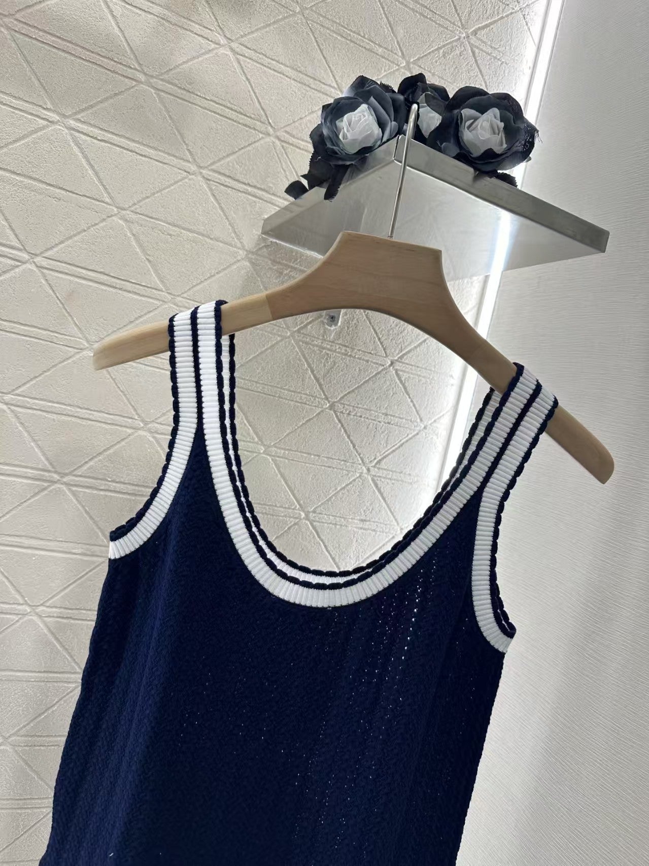 Contrast knitted suspenders